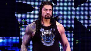 Roman Reigns hace su entrada