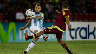 Otamendi saca disparo en partido contra Venezuela