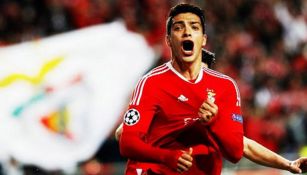 Raúl Jiménez celebrando su anotación con el Benfica