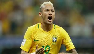 Neymar festeja un gol con la Selección de Brasil