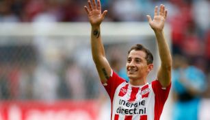 Andrés Guardado festeja un gol del PSV