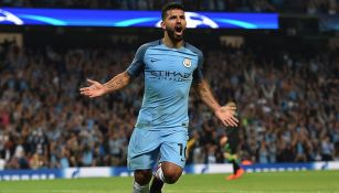 Kun Agüero festeja uno de sus goles contra el Mönchengladbach 