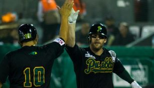 Jugadores de Pericos celebran una anotación