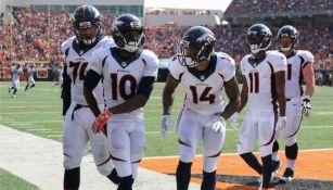 Emmanuel Sanders celebra una anotación en el partido contra Cincinnati