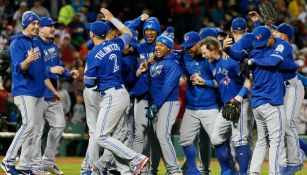 Los beisbolistas de Toronto celebran el pase a Playoffs