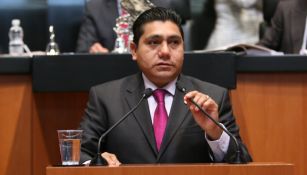 Jorge Luis Preciado habla en una sesión de la camara de senadores