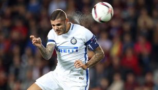 Icardi cabecea un balón en partido del Inter