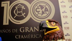 Mascota del América, durante una presentación