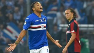 Jugador del Sampdoria celebra gol en el partido contra el Genoa