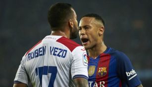 Neymar discute con Rubén Vezo en el juego Barcelona vs Granada