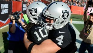 Carr y Roberts celebran tras ganar un encuentro 