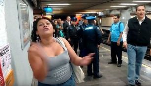 #LadyVagonera peleando con policías en el metro