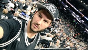 Gignac se toma selfie en el duelo de los Spurs de San Antonio 