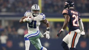 Ezekiel Elliott acarrea el ovoide frente a Chicago