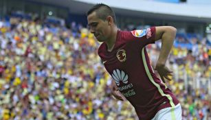 Paul Aguilar festeja un gol con el América