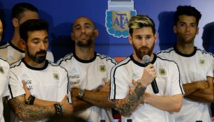 Lionel Messi habla con la prensa