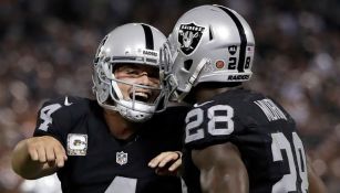 Raiders festejan touchdown durante un partido