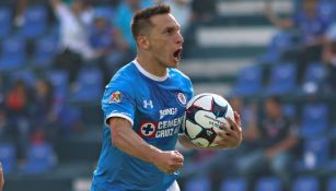 Chaco celebra un gol con Cruz Azul