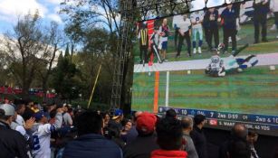 Aficionados mexicanos disfrutan del juego entre Ravens y Cowboys