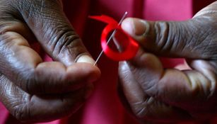 El hombre hacía un ritual de purificación a viudas y adolescentes