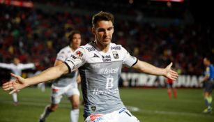 Mauro Boselli festeja un gol con Xolos