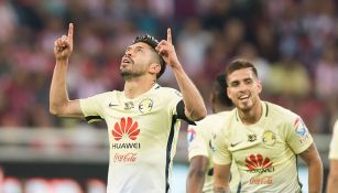 oribe Peralta agradece tras anotar el único tanto contra Chivas