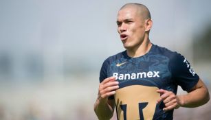 Darío Verón en un partido de Pumas