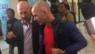 Paco Jémez llegando a la CDMX para reportar con Cruz Azul 