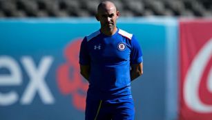 Paco Jémez dirige un entrenamiento de Cruz Azul