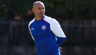 Paco Jémez dirige un entrenamiento con Cruz Azul