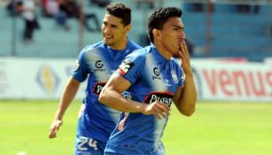 Ángel Mena festejando un gol con el Emelec