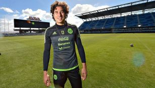 Ochoa posa durante un entrenamiento con el Tri