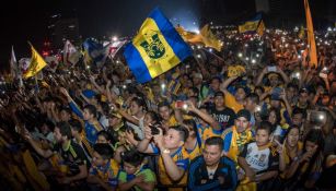 Afición de Tigres celebra el título del Apertura 2016 