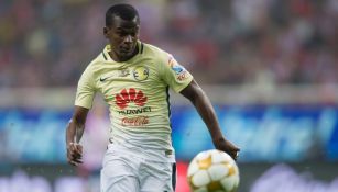 Darwin Quintero en un partido del América