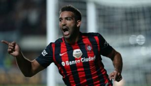 Martín Cauteruccio festeja un gol con San Lorenzo