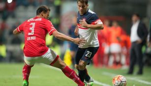 Sebastián Blanco frente a Aarón Galindo en Copa Libertadores