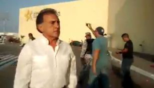 Yunes intenta calmar a la turba en Veracruz