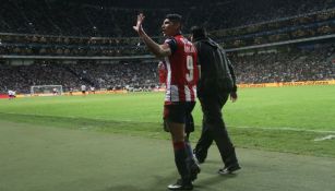 Pulido muestra a fans de Rayados el número de campeonatos de Tigres