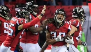 Jalen Collins celebra su TD contra Green Bay 