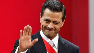 Peña Nieto saluda al público durante un evento