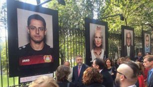 Foto del Chicharito en una exposición alemana