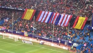 Porra del Atlético alienta en el Vicente Calderón