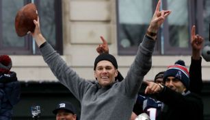  Tom Brady y Jimmy Garoppolo, durante el desfile de Patriots en Boston