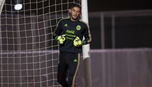 Corona en un entrenamiento con el Tri