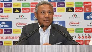 Roberto Hernández, durante conferencia de prensa de Monarcas