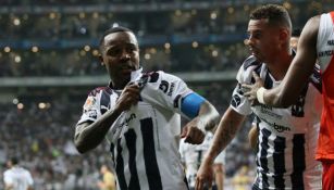 Pabón celebra uno de sus dos goles frente a Pumas