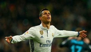 Cristiano Ronaldo festeja tras anotar con el Real Madrid 