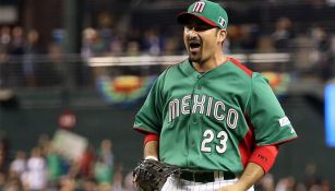 Adrián González celebra en duelo con México