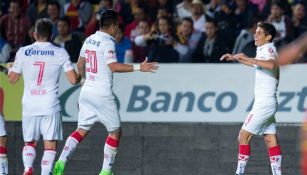 Jugadores de Toluca festejan después de un gol