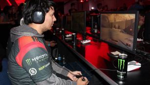 Muñoz, de Aztek Gaming, en calentamiento previo a una partida en el Halo WC